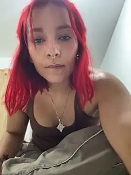 Amelie-RedHoney live cam