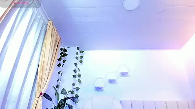 emily7_ live cam on Stripchat