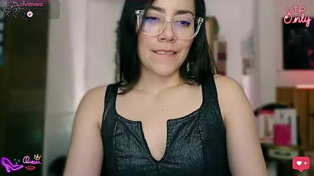 LauGrayJ live cam on Stripchat