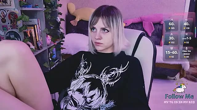 NaniMoore live cam on Stripchat