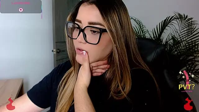 Lucia_star__ live cam on Stripchat