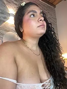 Yassy_vazquez live cam on Stripchat