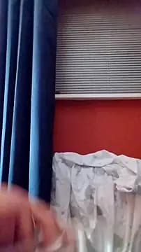 Sophrob96x live cam on Stripchat