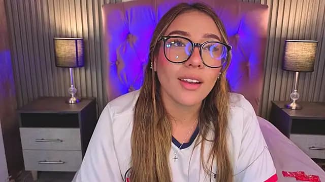 Bonnali_lune live cam on Stripchat