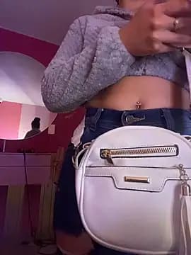DulceLatinaxo live cam on Stripchat