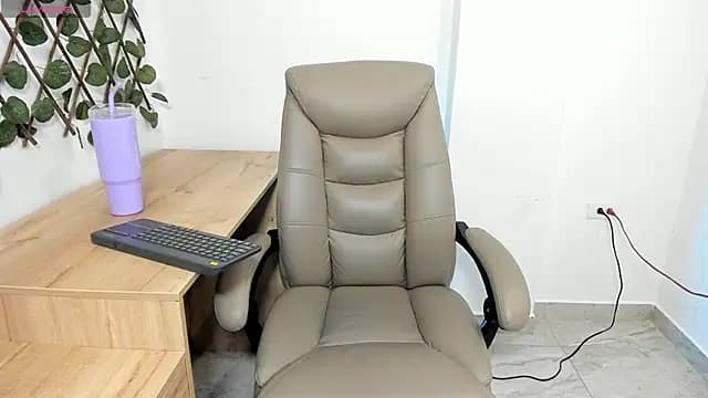 Madeleine__w live cam