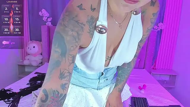 Nayla-Mouna live cam