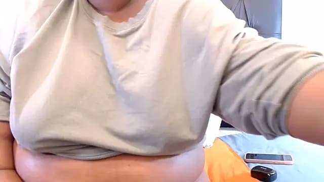 LadyBear2002 live cam