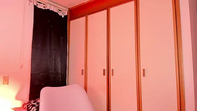 Londonttipton live cam on Stripchat