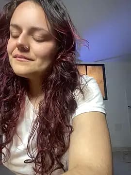 Scarletleon77 live cam on Stripchat