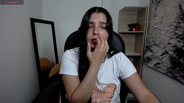 issa__nassar live cam on Stripchat