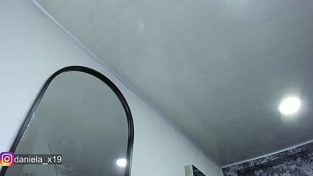 Daniela_x19 live cam on Stripchat