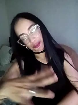 YaraDuartee live cam