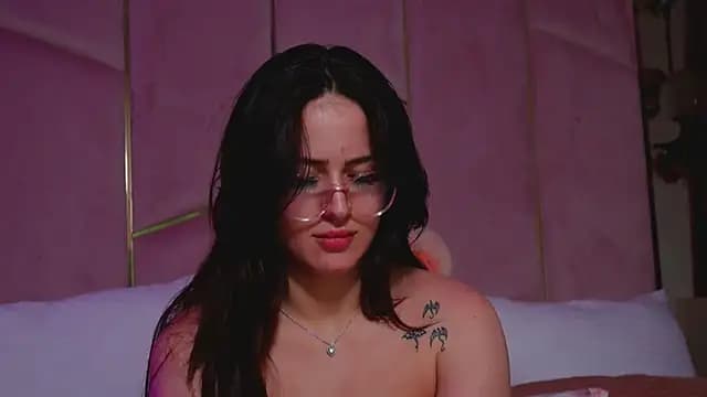 LucyLextonX live cam on Stripchat