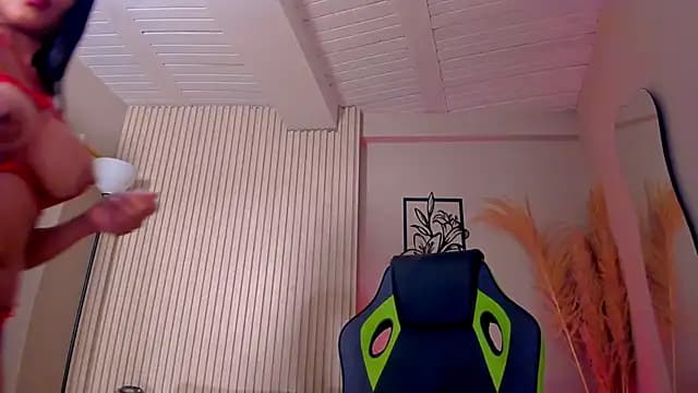 CharlotteCox_ live cam on Stripchat