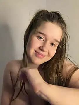 HornyGirlH live cam on Stripchat