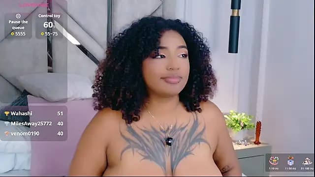 Cristal-Jonnes live cam on Stripchat