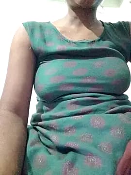 rituporna2004 live cam on Stripchat