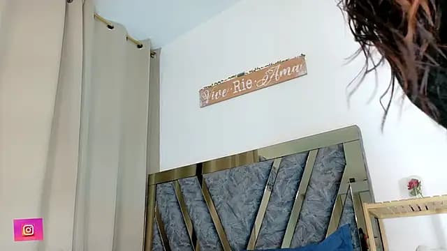 Ariadna-07 live cam on Stripchat