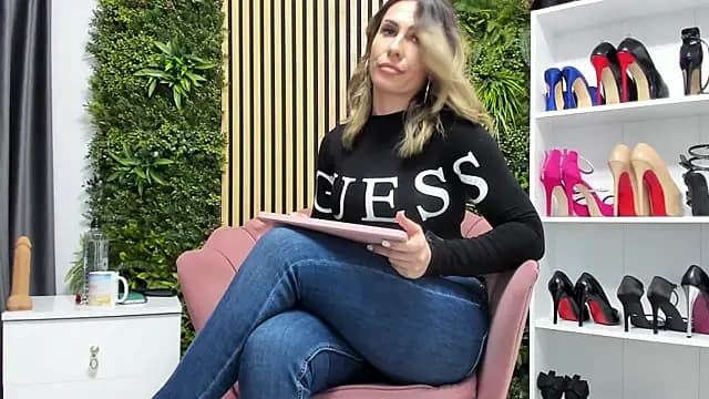 sweetcherry30 live cam on Stripchat