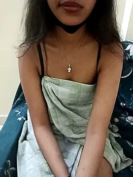 MAYA_BED_GIRL live cam on Stripchat