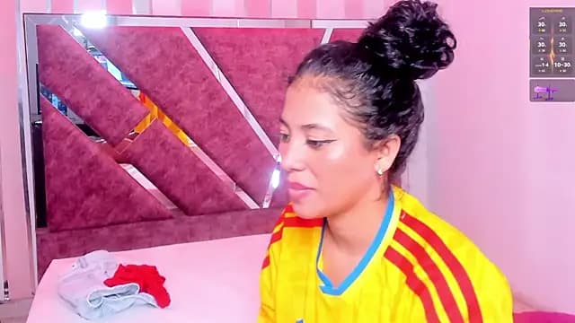 NicoleJons_ live cam on Stripchat