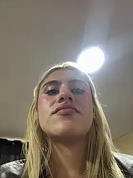 Lia_fire live cam on Stripchat