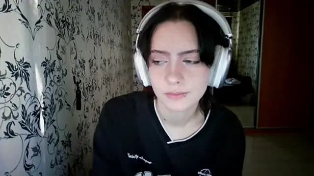 LxayBloom live cam on Stripchat