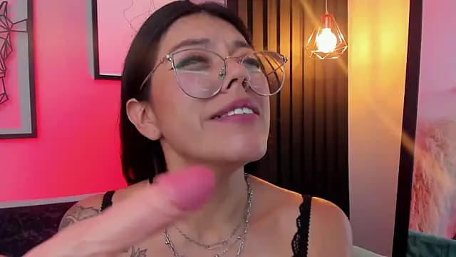 Lanadelrey_1 live cam on Stripchat