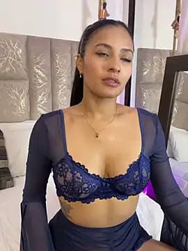 CeliWoods live cam on Stripchat