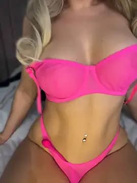 PinaColaBoom live cam on Stripchat