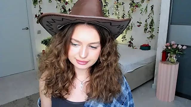 MiracleCurly live cam