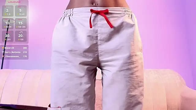 NaomiClay live cam on Stripchat