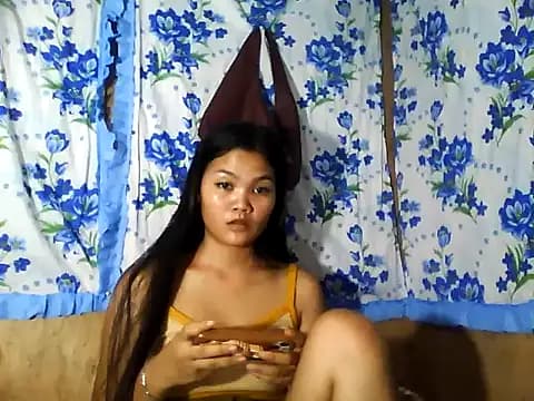 PinaySkinnyJust18 live cam