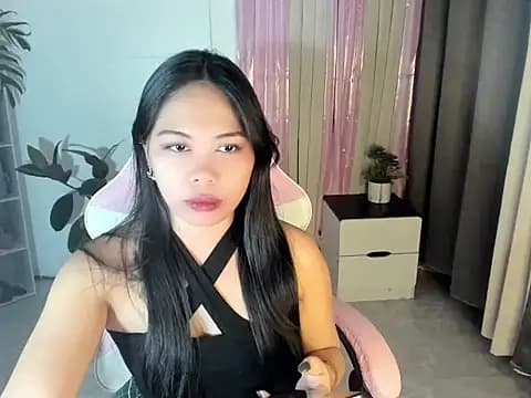 Ursweetyshaine live cam on Stripchat