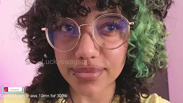 LuckySwagson live cam on Stripchat