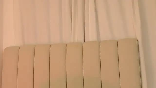 JulietRiverr live cam on Stripchat