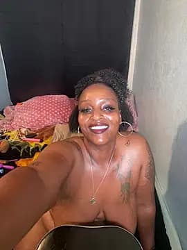 miidnightmonroe live cam on Stripchat