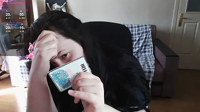 EmillyBones live cam