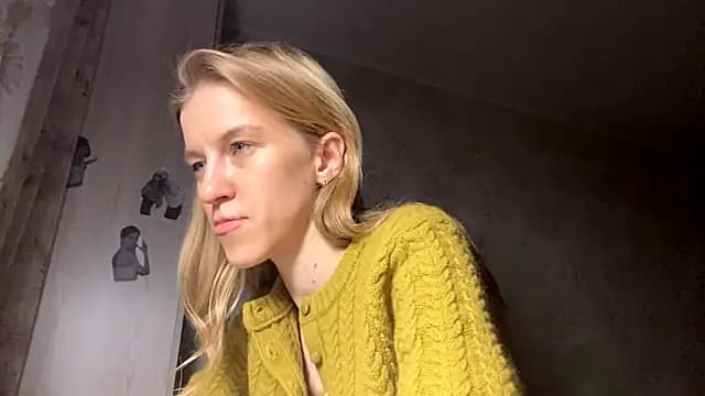 CuriousMildness live cam