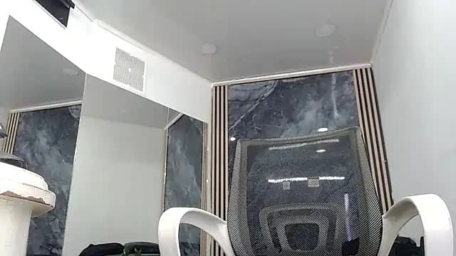 Hollmanhot live cam on Stripchat