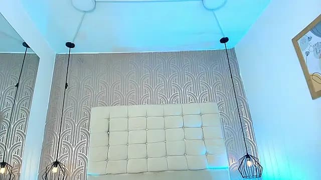 Lunaa_Baaster live cam on Stripchat