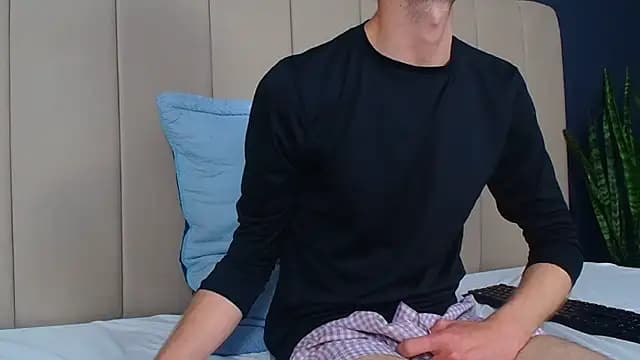 Christopher_saint live cam