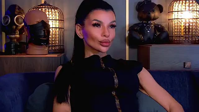 EleniaDevons live cam on Stripchat