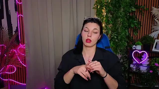 SharonBrowns live cam on Stripchat