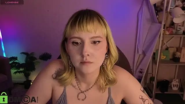 Roziett_Belle live cam on Stripchat