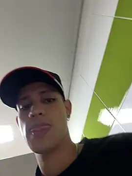 HarryGaze live cam on Stripchat