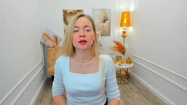 CharlotteKerti live cam