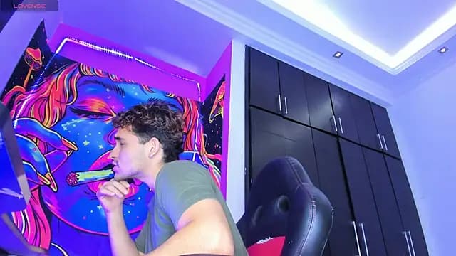 marcos_lc live cam on Stripchat