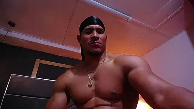 teddyfit19cm live cam on Stripchat